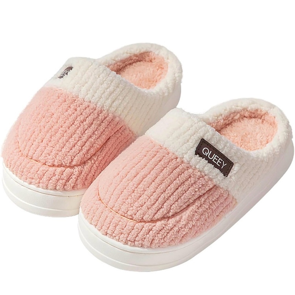Que Women's Pink and White Slippers
